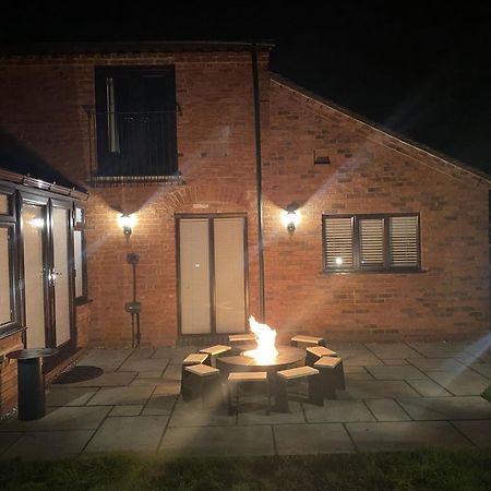 The Coach House Villa Birmingham Exterior photo