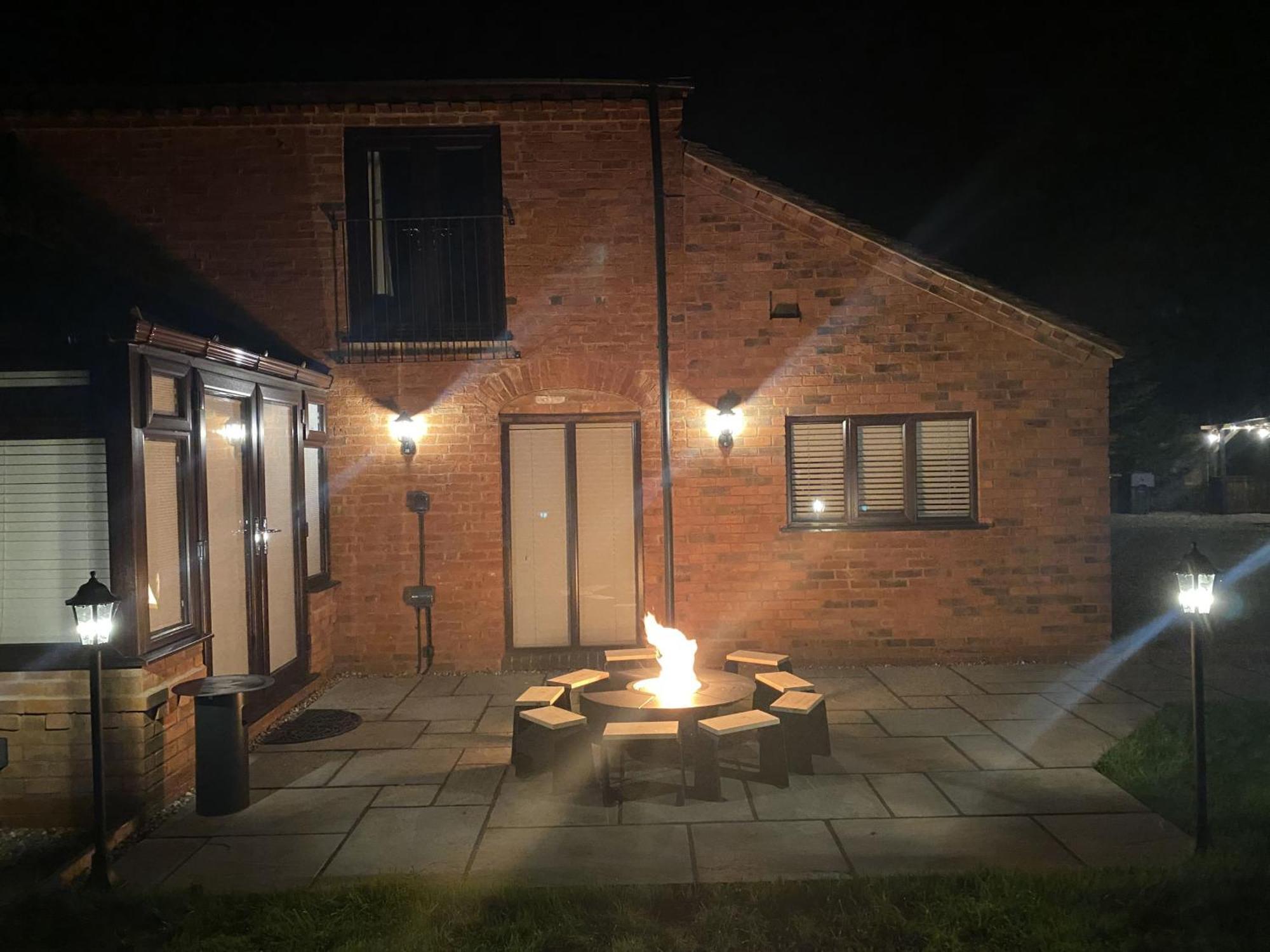The Coach House Villa Birmingham Exterior photo
