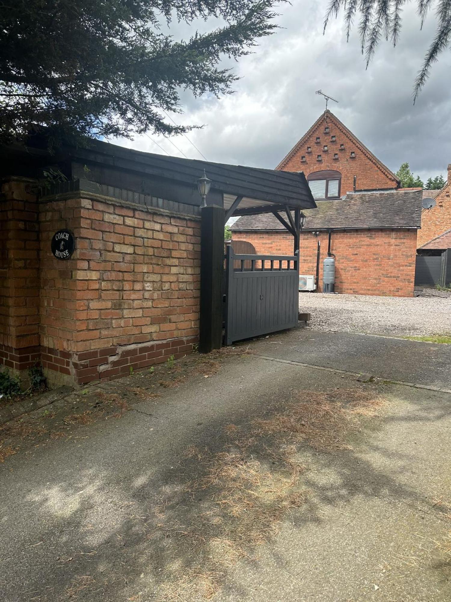 The Coach House Villa Birmingham Exterior photo