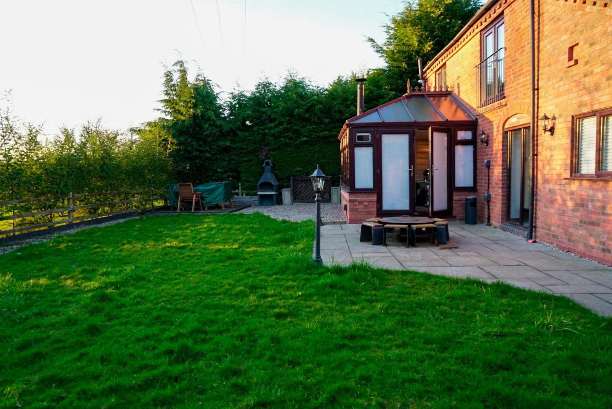 The Coach House Villa Birmingham Exterior photo